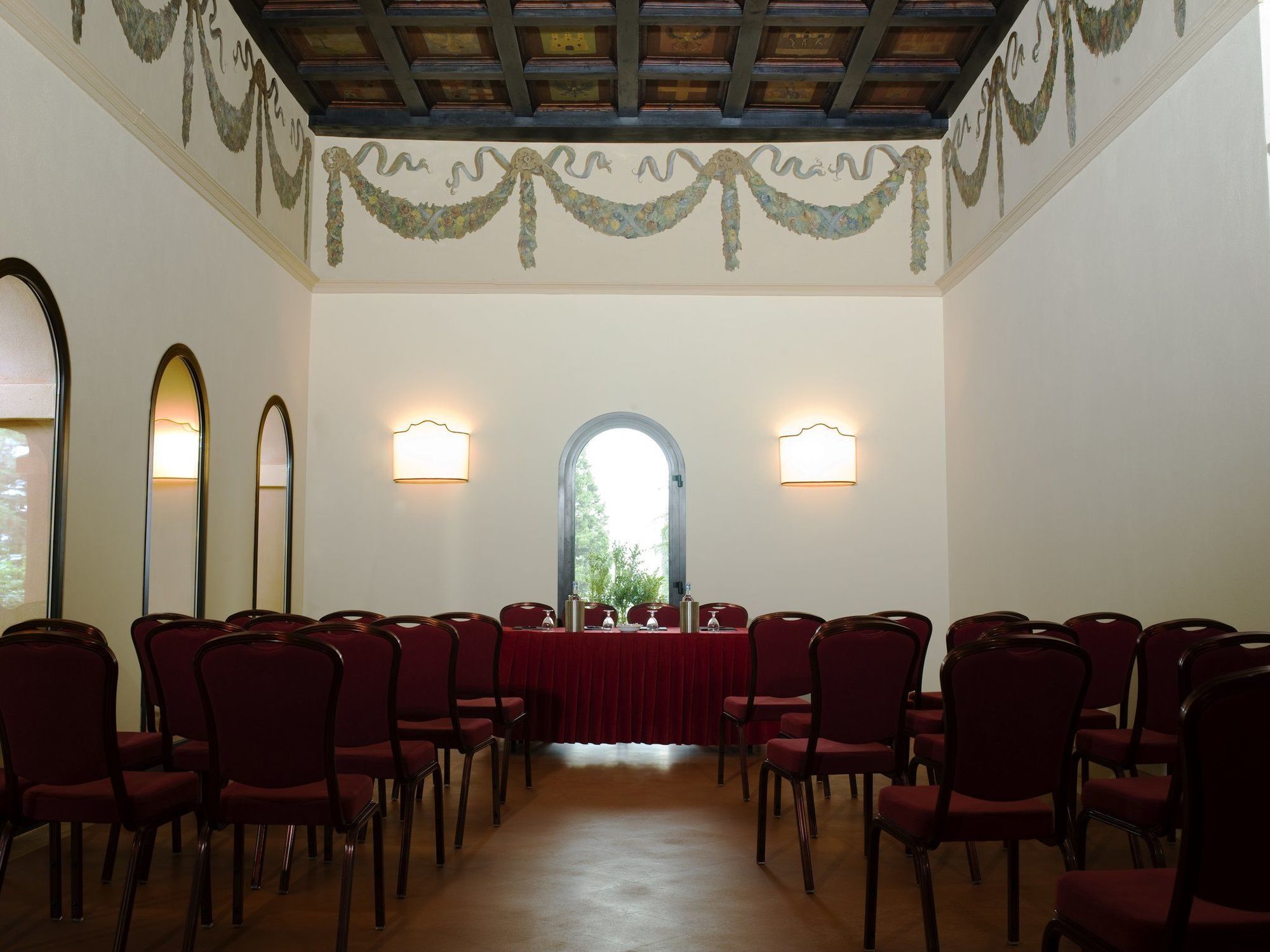 Fonteverde Lifestyle & Thermal Retreat - The Leading Hotels Of The World Сан Кашано дей Бани Бизнес снимка The interior of the synagogue